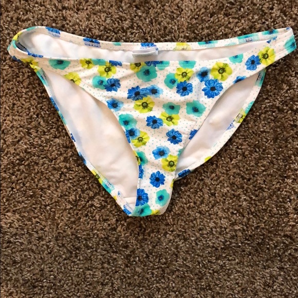 Bikini - Picture 3 of 3